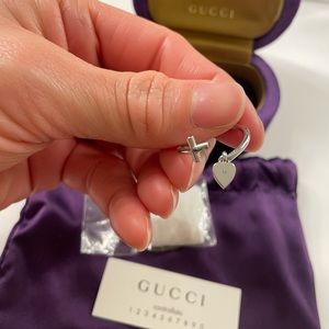 GUCCI RING . made in italy 18k white gold contraire heart and cross ring